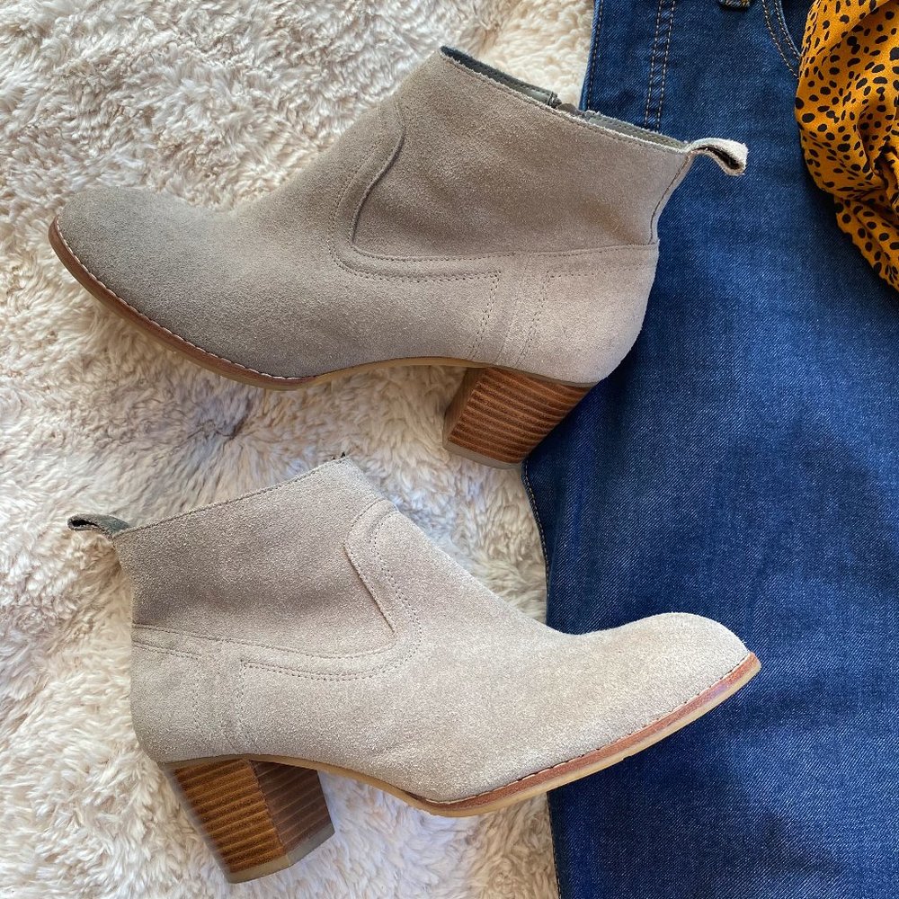 DV by Dolce Vita Jamison suede tan ankle boot